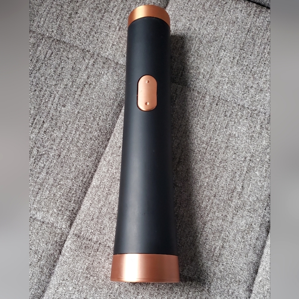 Electric Wine Opener Black and Copper Colored with 4 AA Batteries